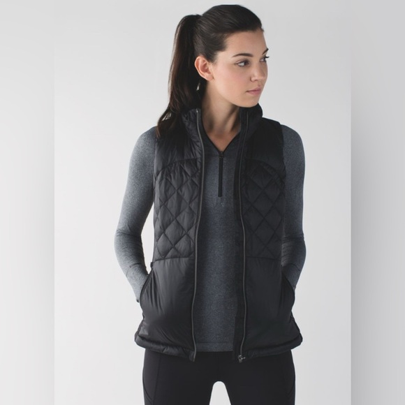 Lululemon Down For A Run Vest in Black, Size 4 - Picture 3 of 16
